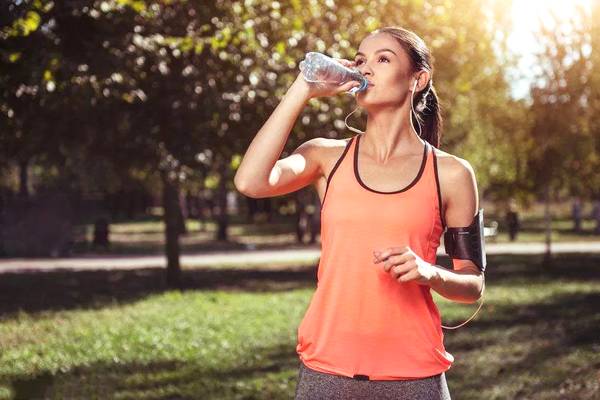 夏天到了喝什么水好呢，國(guó)林凈水器告訴您最佳飲水方式